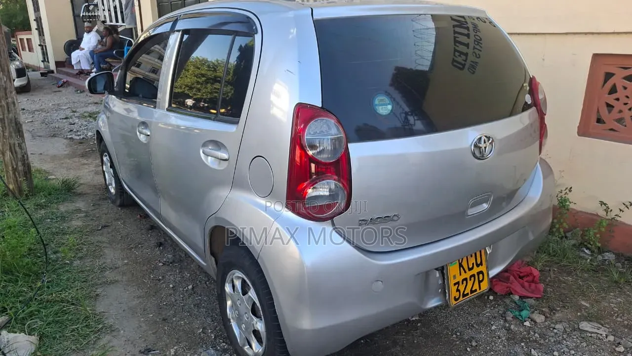 Toyota Passo 2012 Silver
