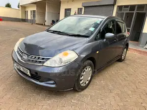 Nissan Tiida 2010 Gray