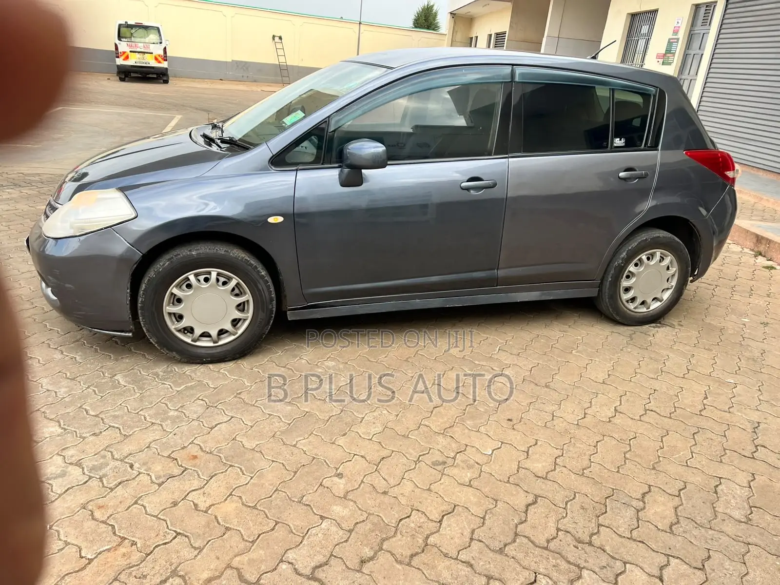 Nissan Tiida 2010 Gray