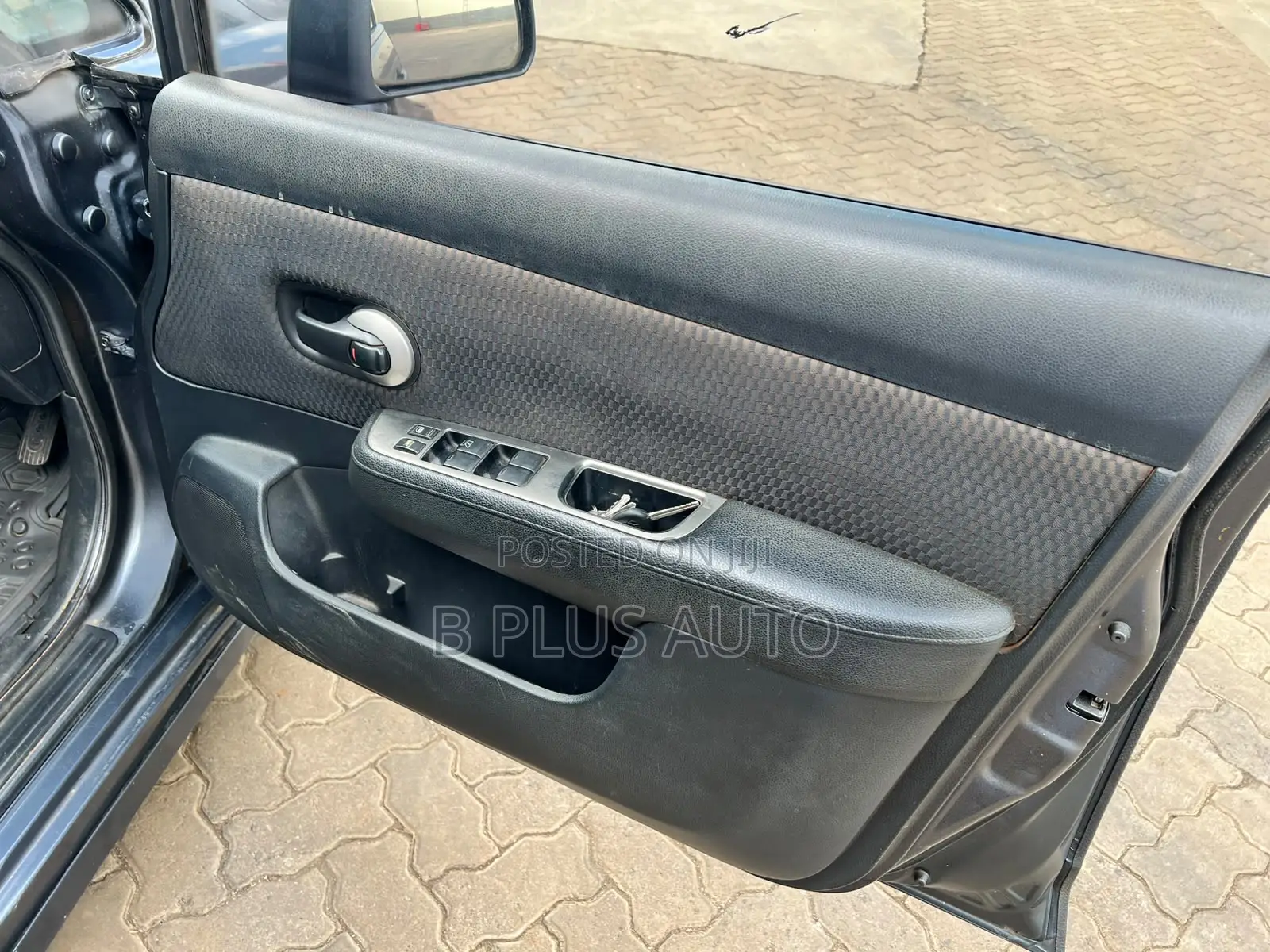Nissan Tiida 2010 Gray