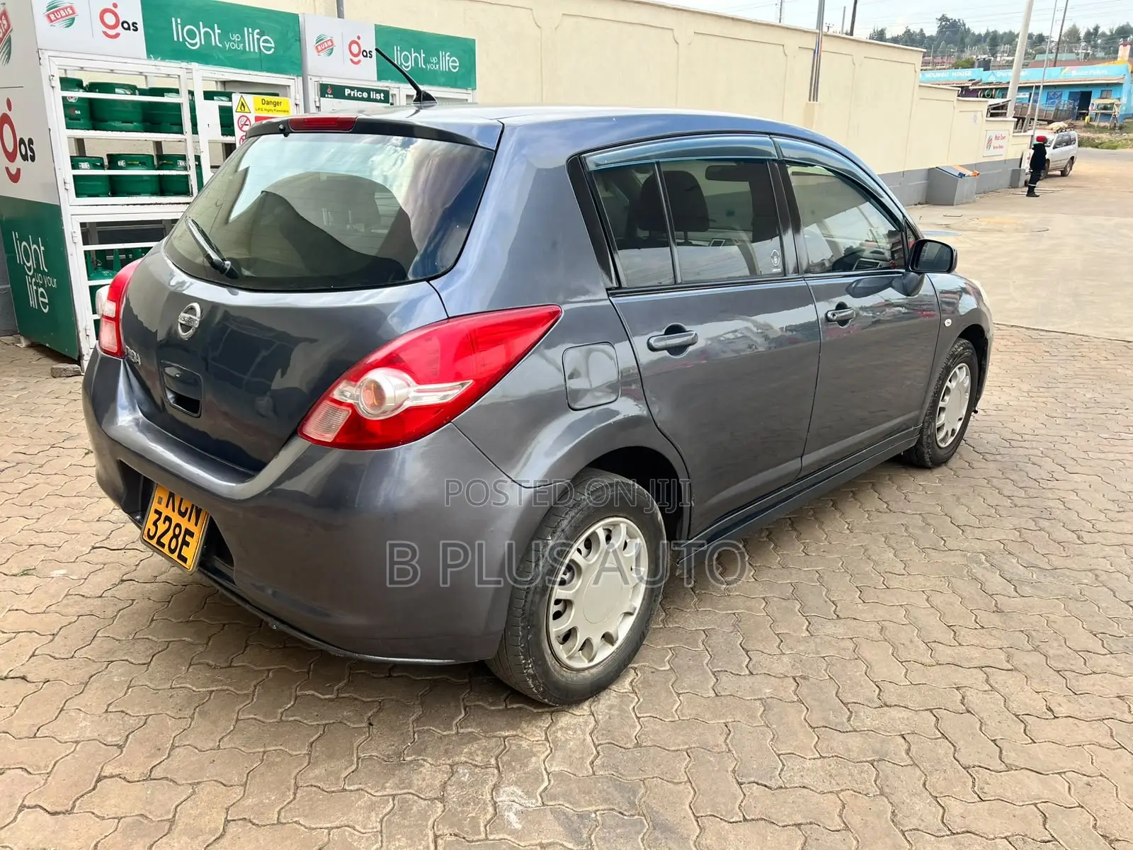Nissan Tiida 2010 Gray