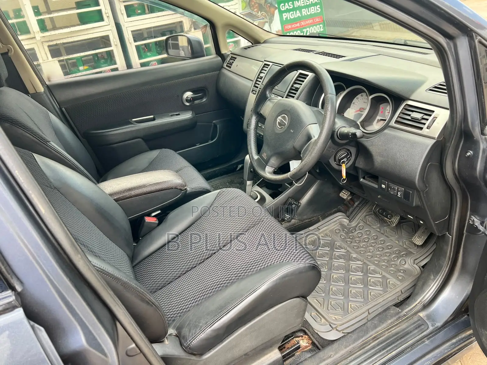 Nissan Tiida 2010 Gray