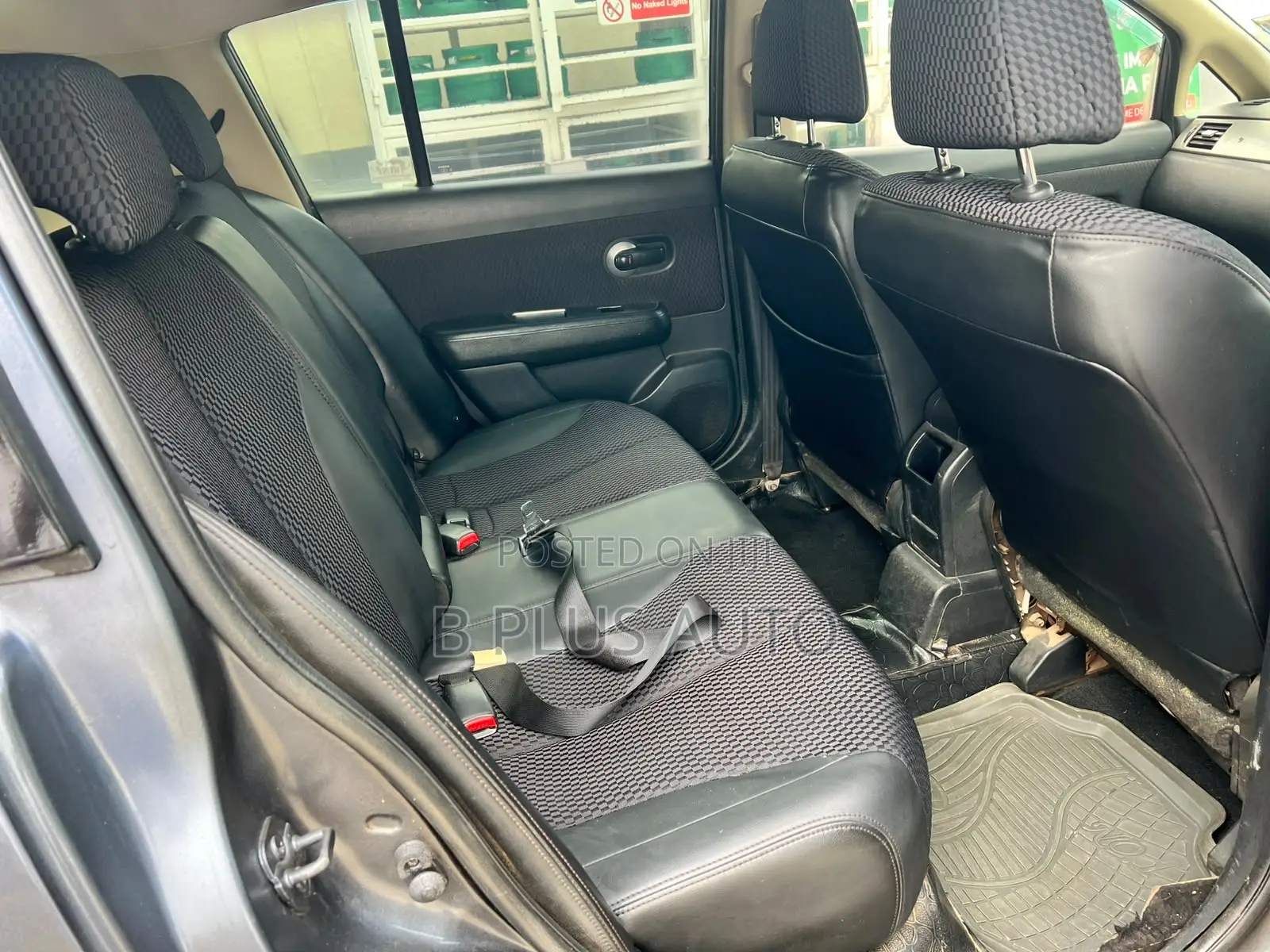Nissan Tiida 2010 Gray