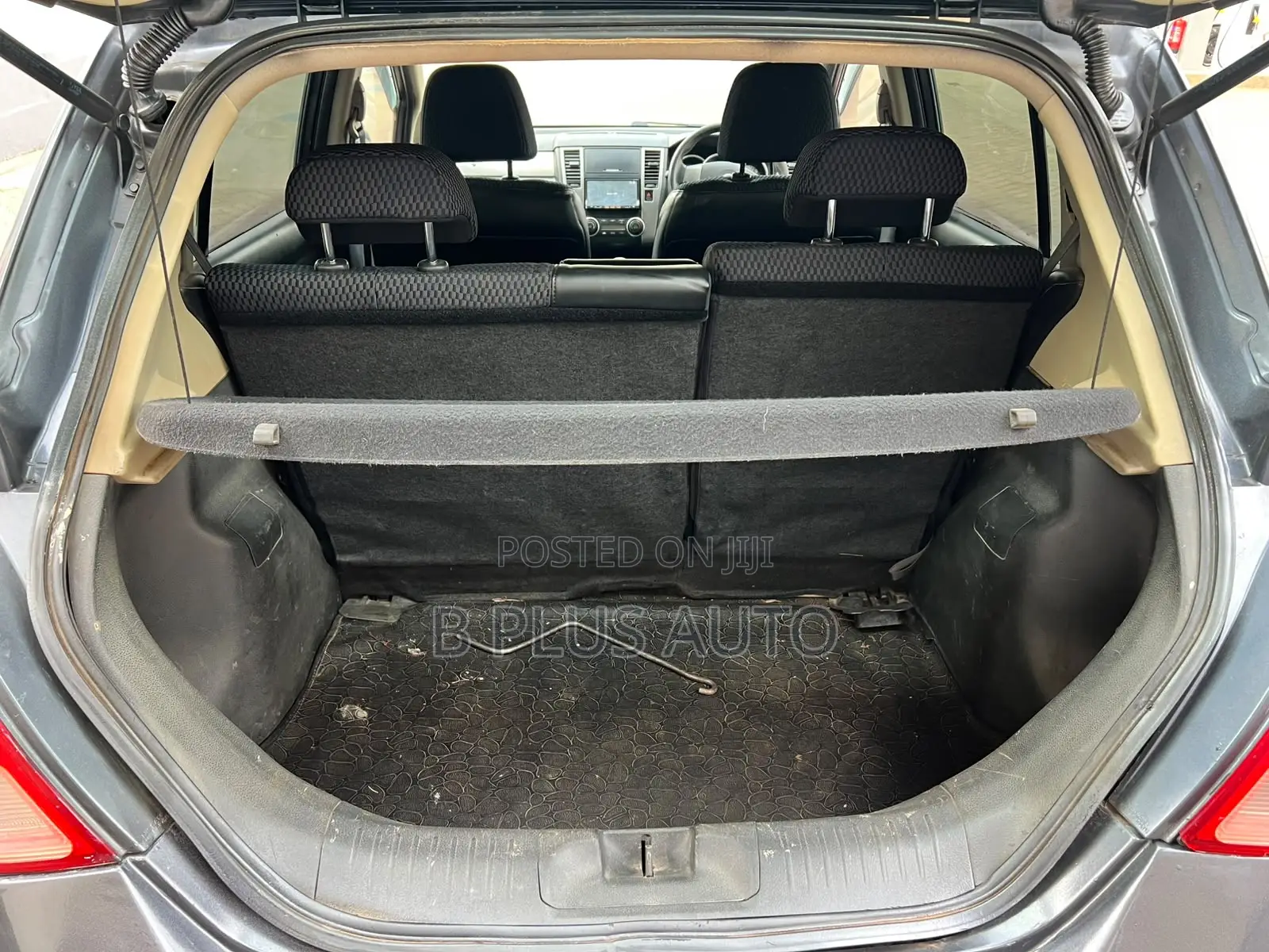 Nissan Tiida 2010 Gray