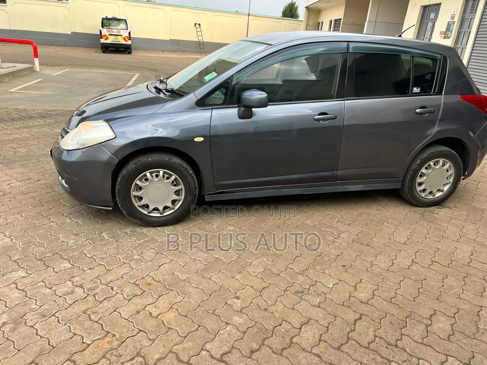 Nissan Tiida 2010 Gray