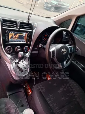 Toyota Ractis 2013 Silver