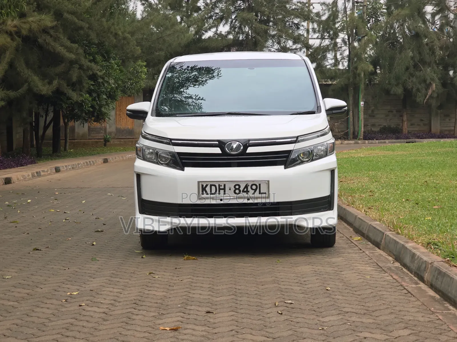 Toyota Voxy 2016 White