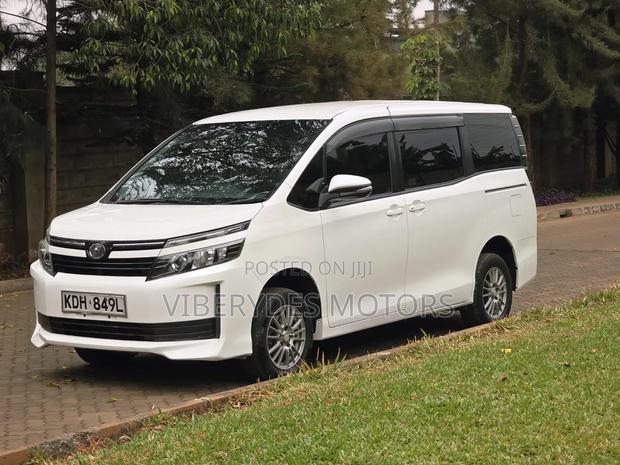 Toyota Voxy 2016 White - thumbnail 3