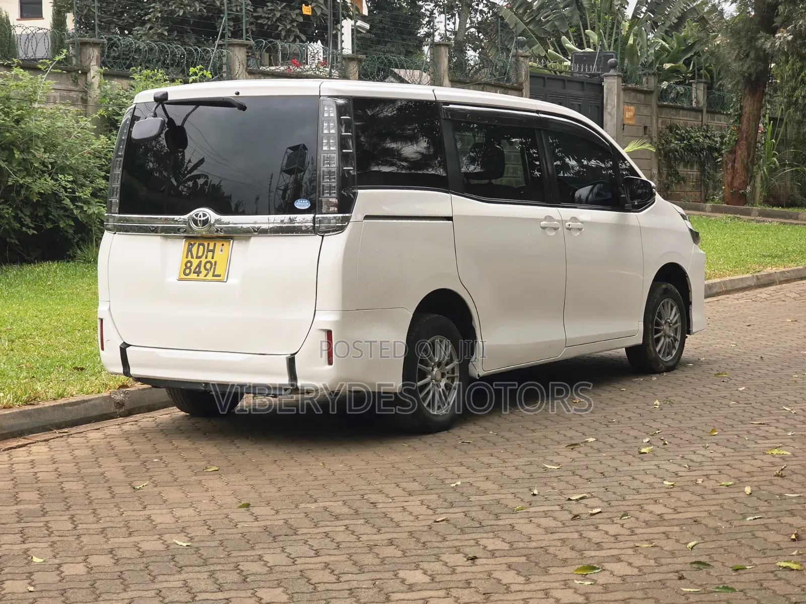 Toyota Voxy 2016 White
