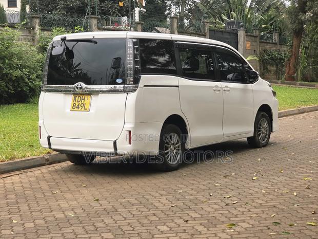 Toyota Voxy 2016 White - thumbnail 6