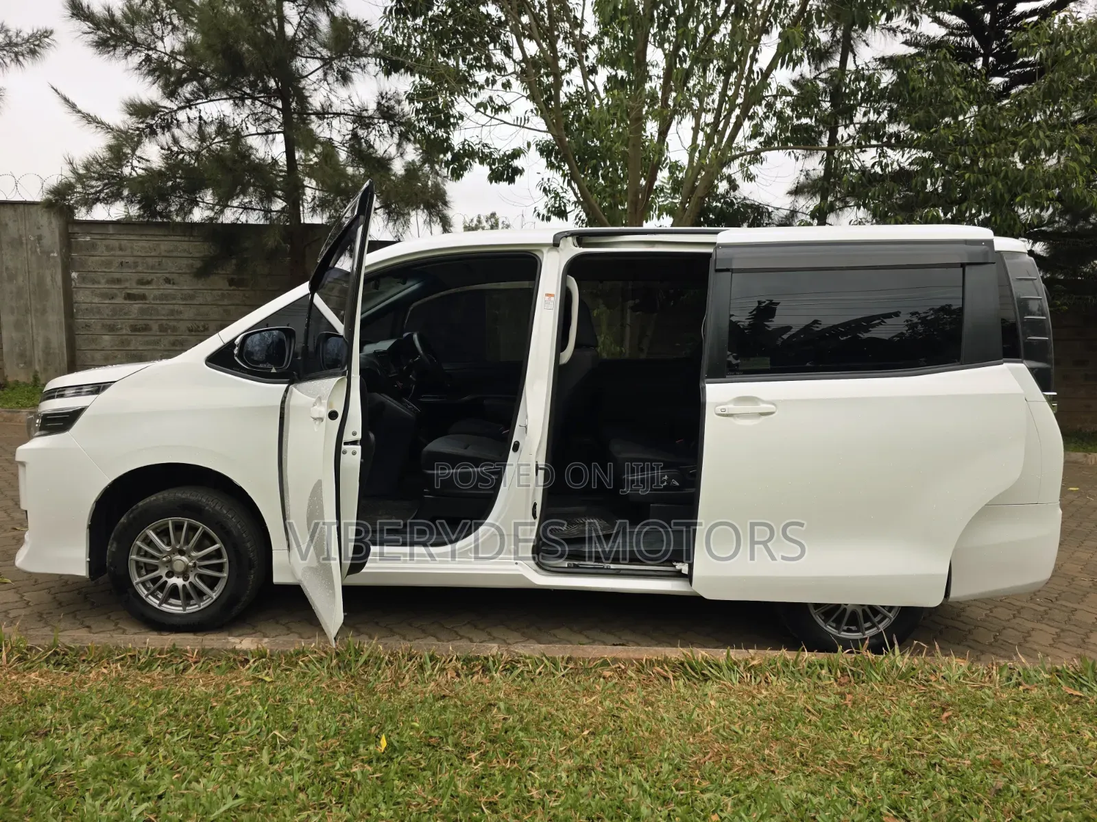 Toyota Voxy 2016 White