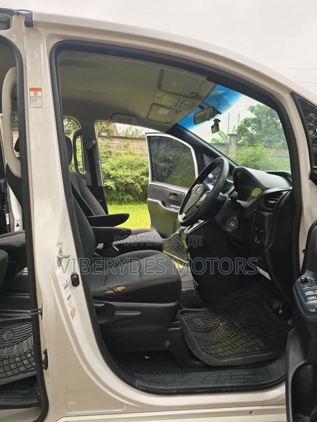Toyota Voxy 2016 White - thumbnail 10