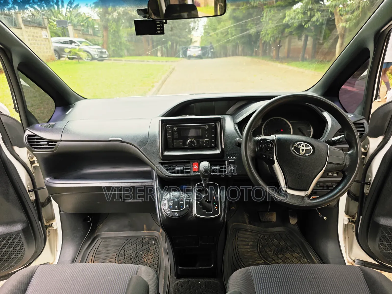 Toyota Voxy 2016 White