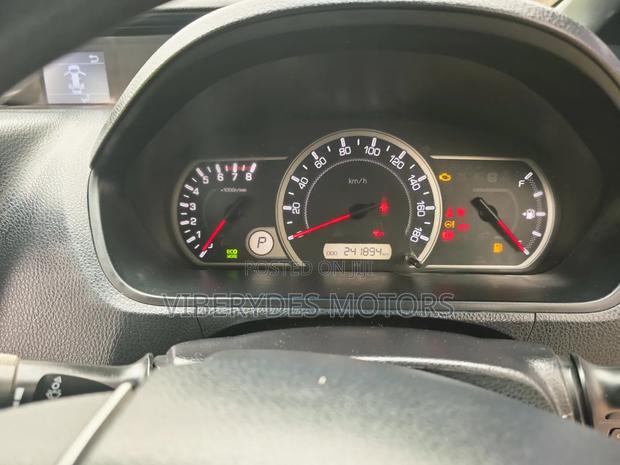 Toyota Voxy 2016 White - thumbnail 13