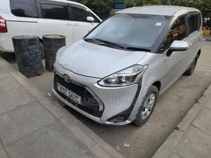 Toyota Sienta 2019 Silver