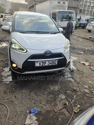 Toyota Sienta 2016 White