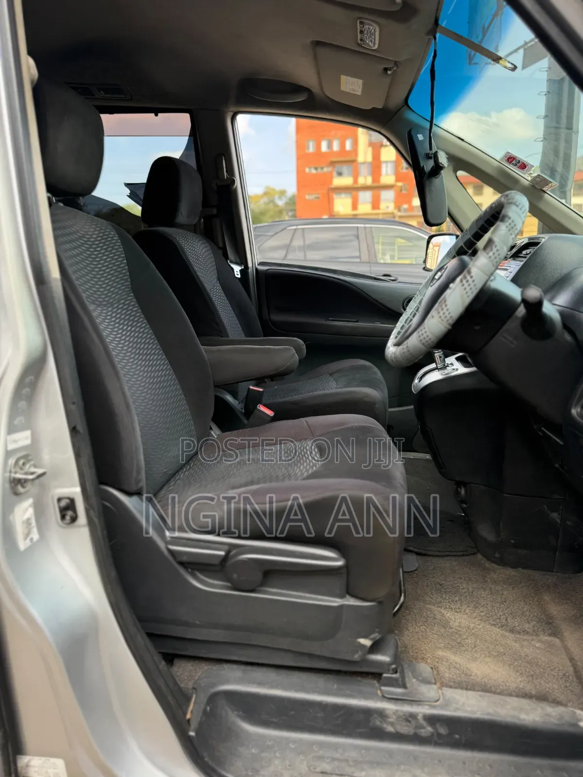 Nissan Serena 2012 Silver