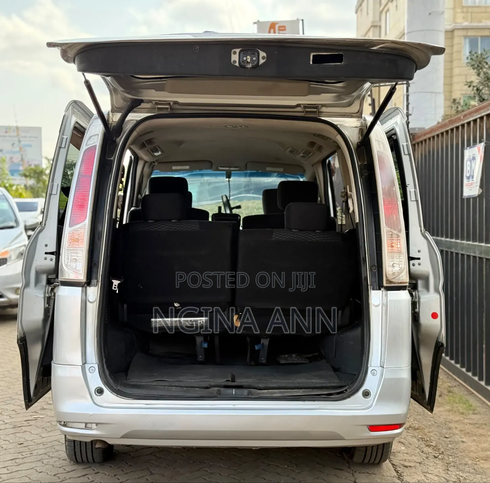 Nissan Serena 2012 Silver
