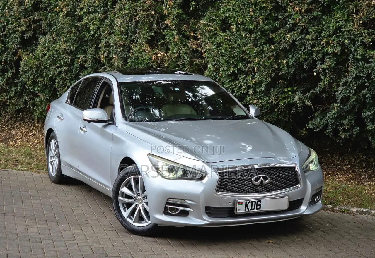 Nissan Skyline 2014 Silver