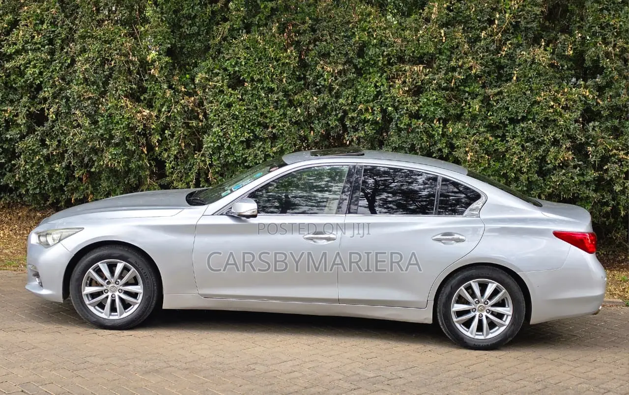 Nissan Skyline 2014 Silver