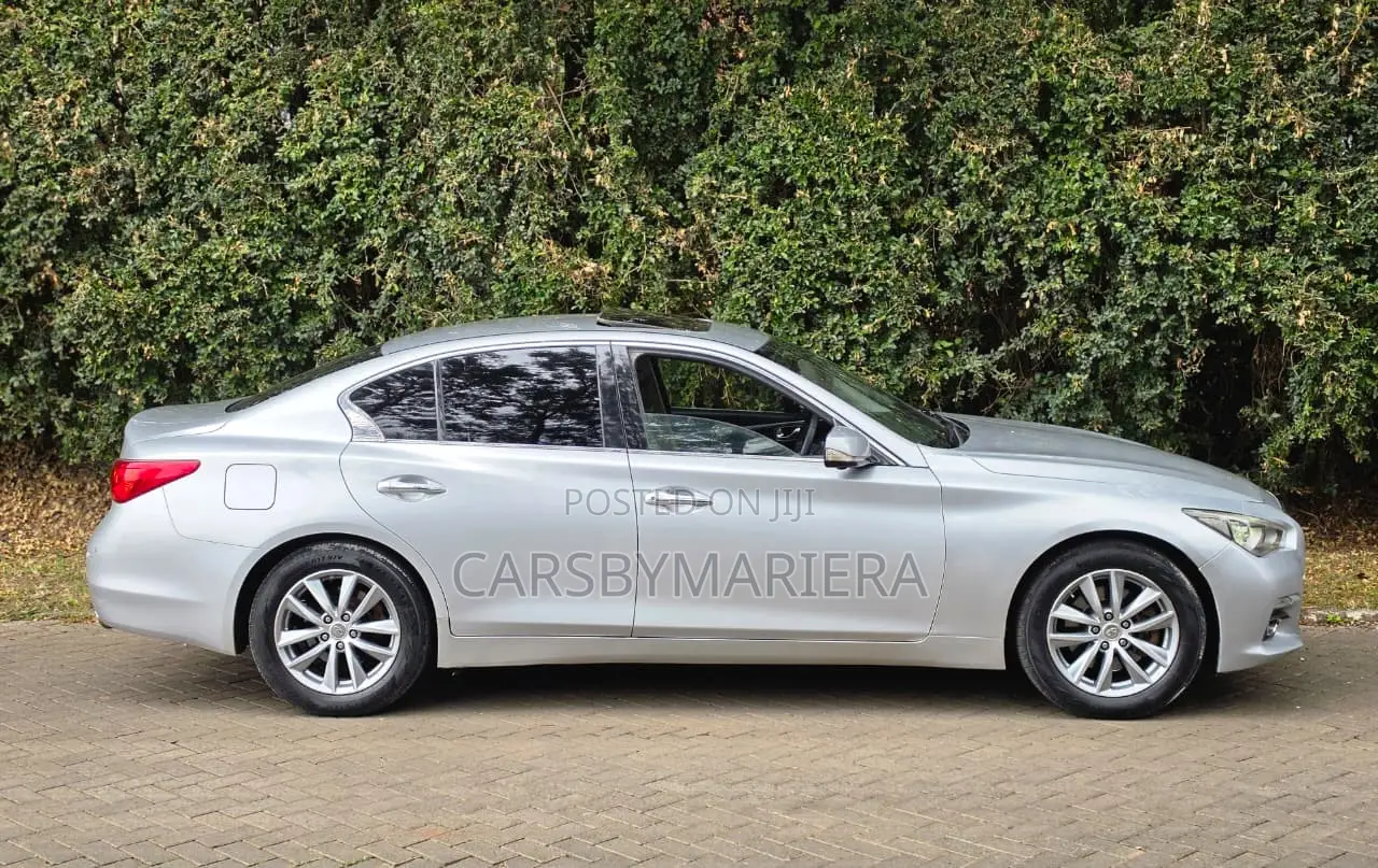 Nissan Skyline 2014 Silver