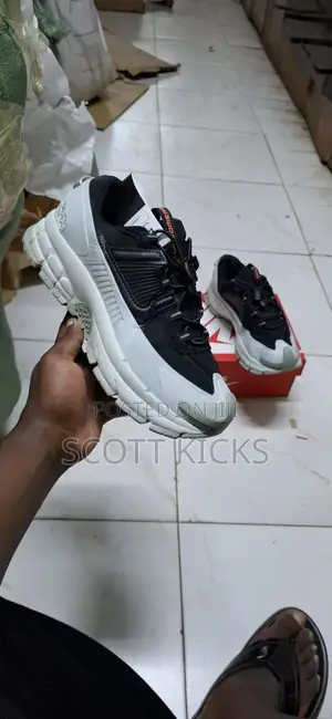 Nike Zoom Vomero Roam
