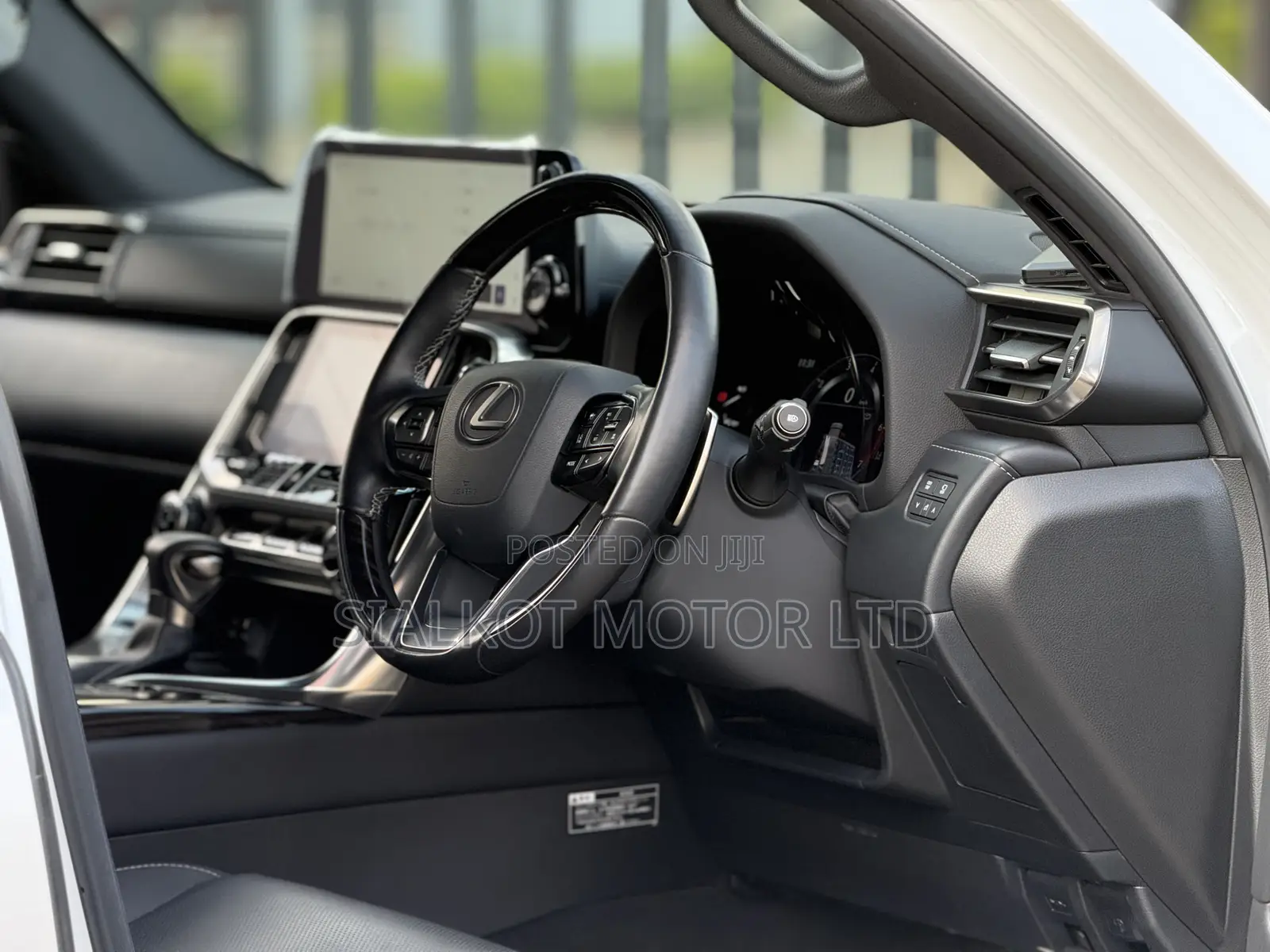 Lexus LX 600 2022 White