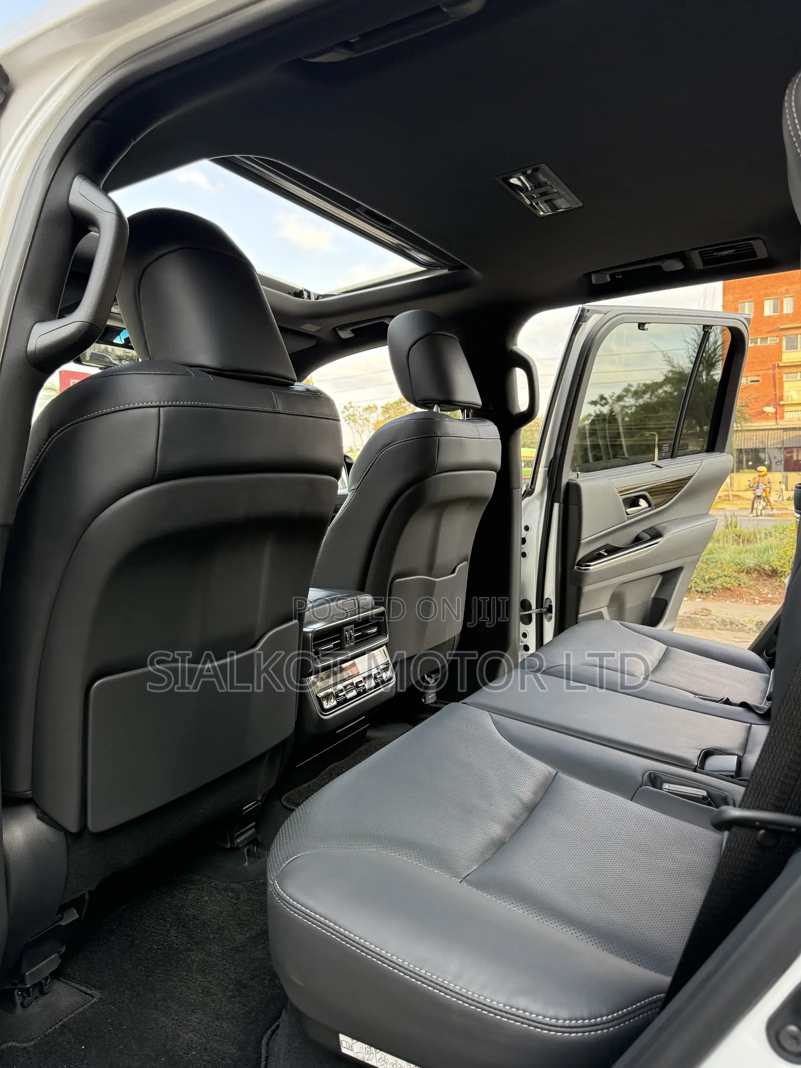 Lexus LX 600 2022 White