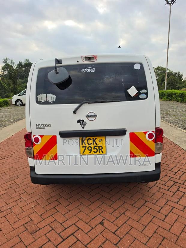 Nissan NV200 2010 White - thumbnail 2