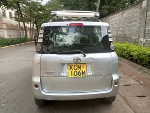 Toyota Sienta 2010 Silver
