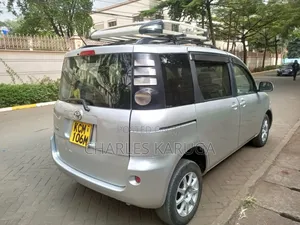 Toyota Sienta 2010 Silver