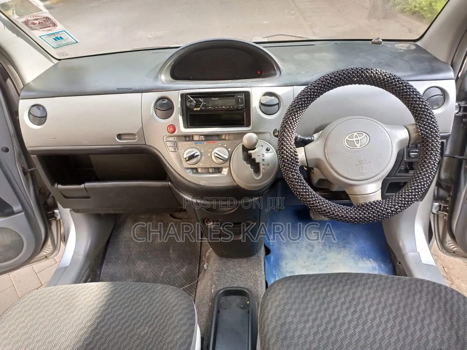 Toyota Sienta 2010 Silver