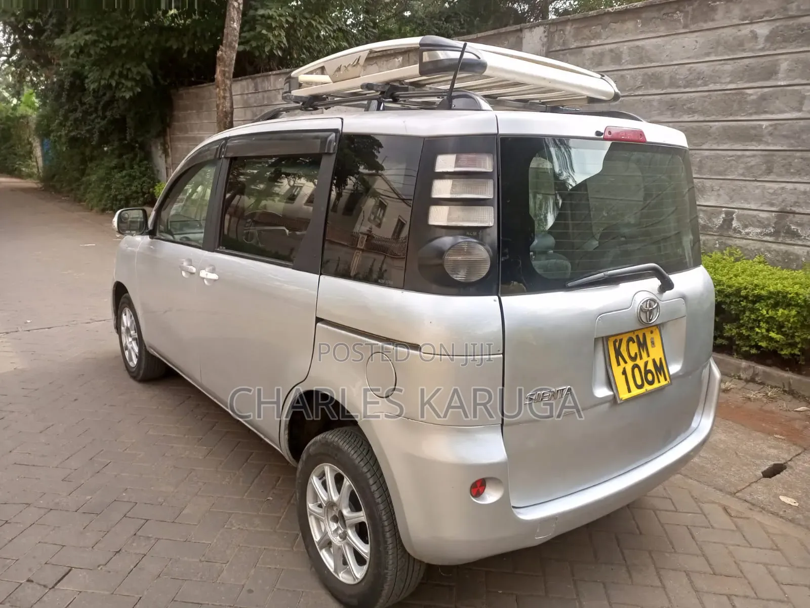 Toyota Sienta 2010 Silver