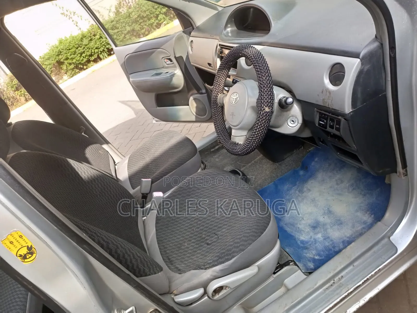 Toyota Sienta 2010 Silver