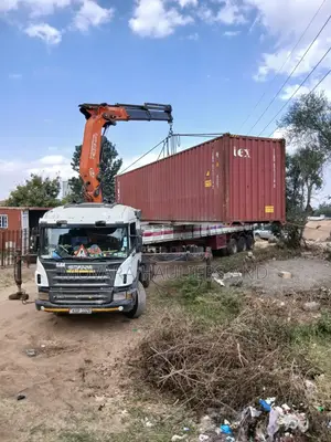 Selfloader Trailer for Hoisting and Transportation of Goods