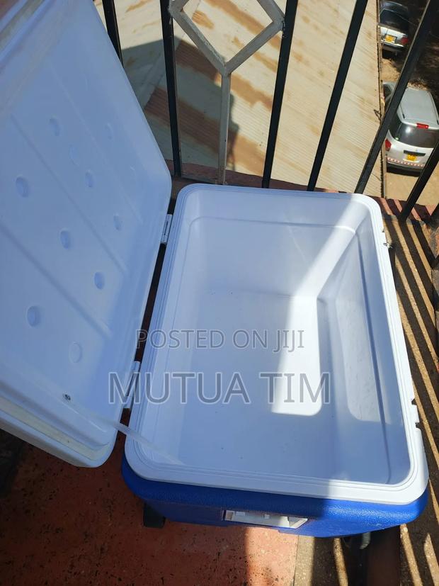 Premier 100l Cooler Box - thumbnail 2