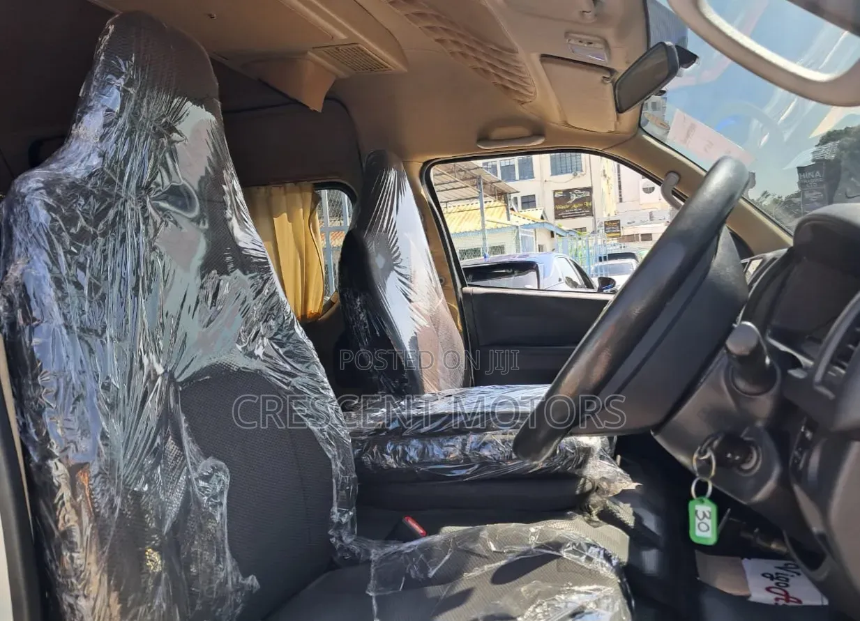 Toyota HiAce 2019 White