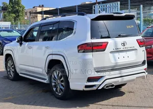 Toyota Land Cruiser 2024 Pearl