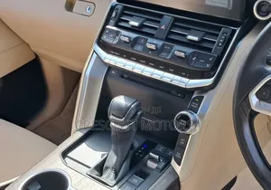 Toyota Land Cruiser 2024 Pearl
