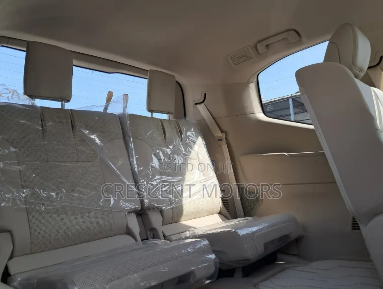 Toyota Land Cruiser 2024 Pearl