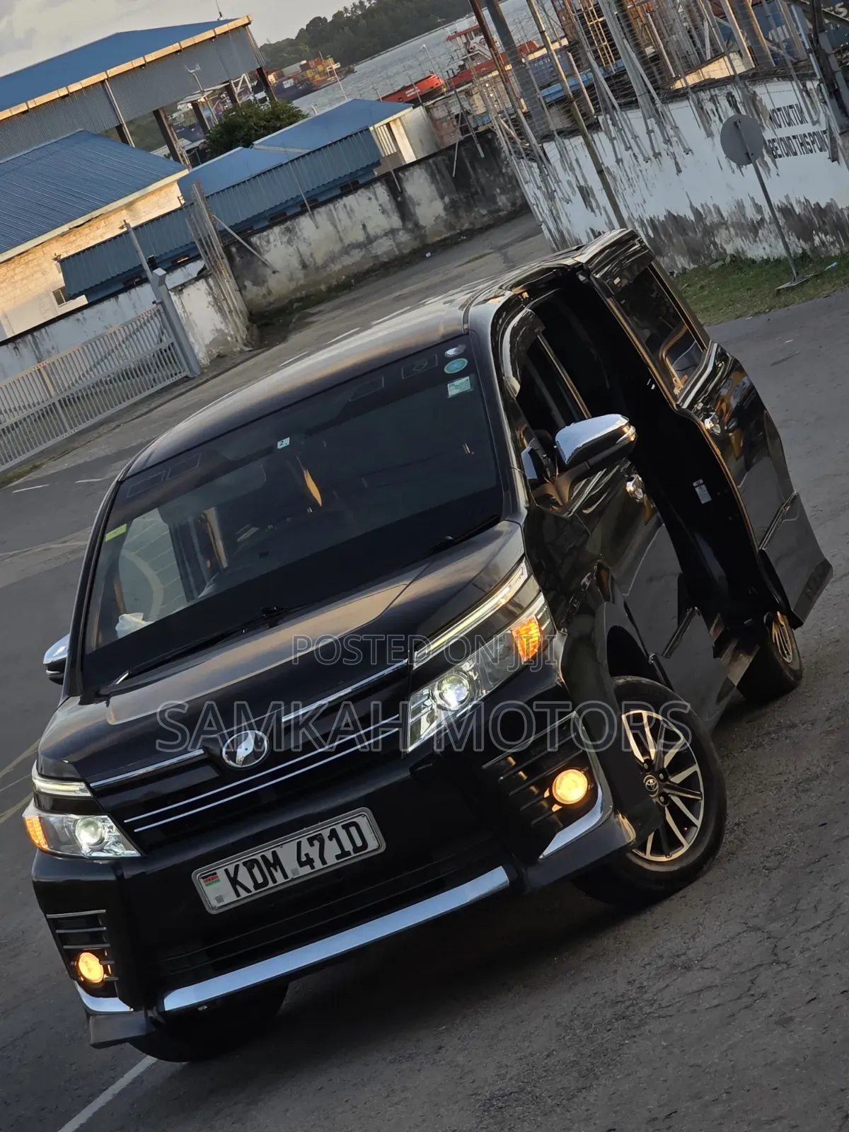 Toyota Noah 2017 Black