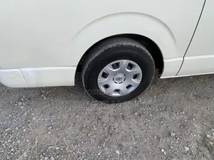 Toyota HiAce 2019 White