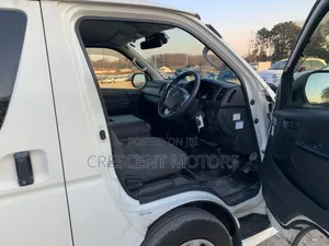 Toyota HiAce 2019 White