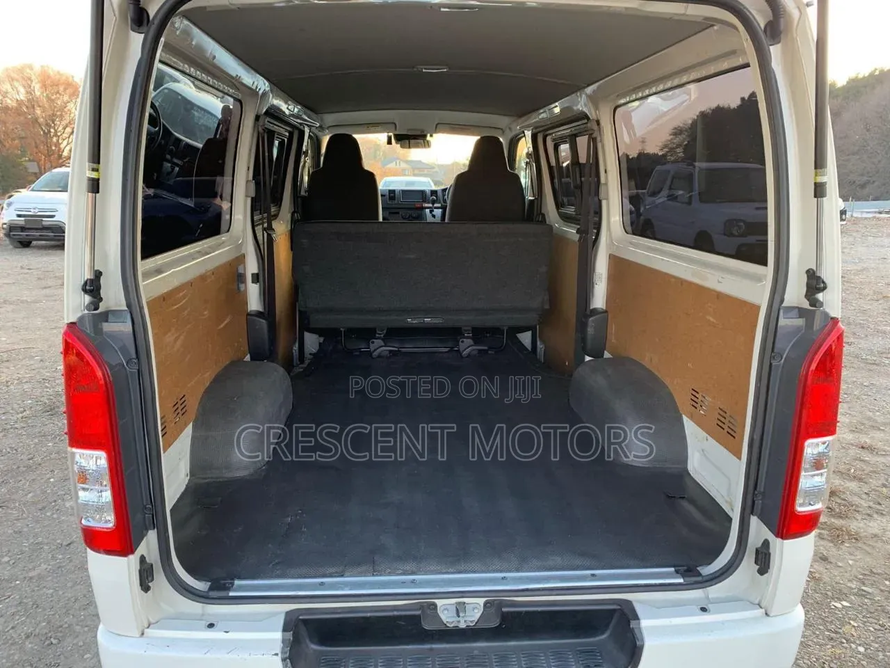 Toyota HiAce 2019 White