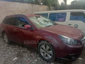 Subaru Outback 2.5i 2011 Maroon