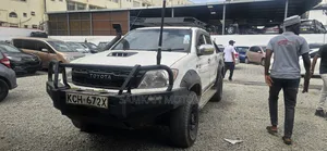 Toyota Hilux 2012 White