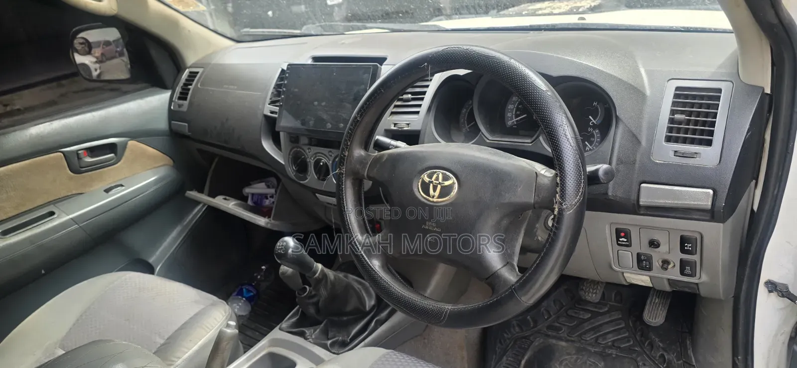 Toyota Hilux 2012 White
