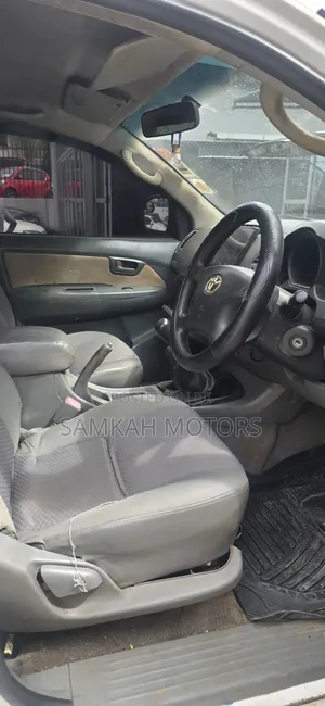 Toyota Hilux 2012 White