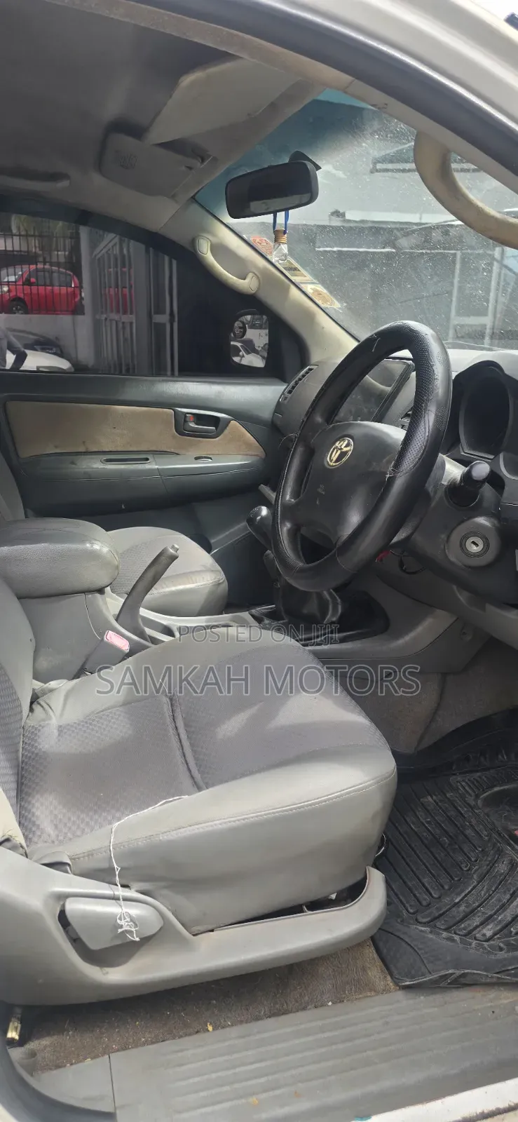 Toyota Hilux 2012 White