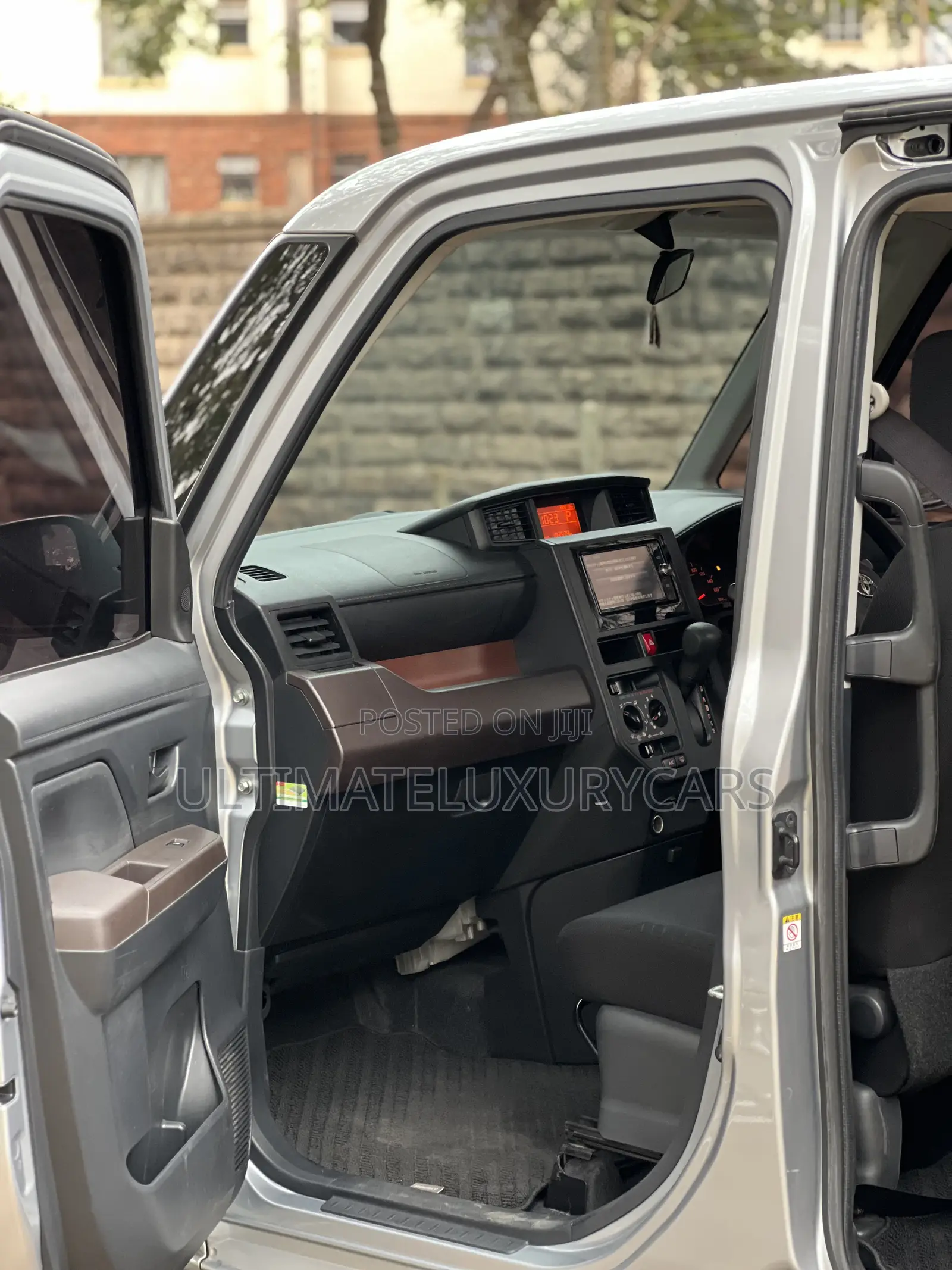 Toyota Roomy 2018 Silver